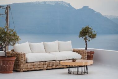 round outdoor coffee table